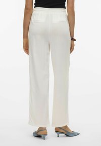 Vero Moda Donji dijelovi trenirke - snow white