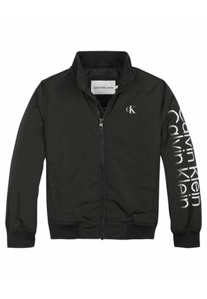 Giacca bomber nera con chiusura a zip, collo alto e polsini elasticizzati. Presenta il logo Calvin Klein bianco sulla manica e sul petto.