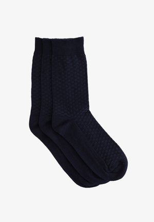 Tri para temno modrih nogavic z teksturiranim, karirastim vzorcem, rebrastimi robovi in gladkimi podplati za udobje.