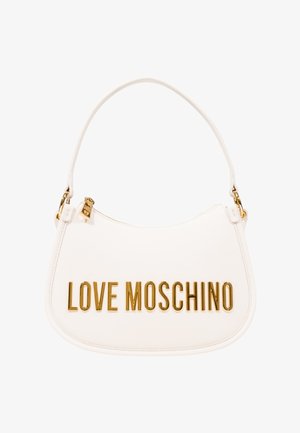 Borsa a tracolla bianca in pelle con forma curva, caratterizzata da un audace lettering dorato "LOVE MOSCHINO" sul frontale e una tracolla corta.