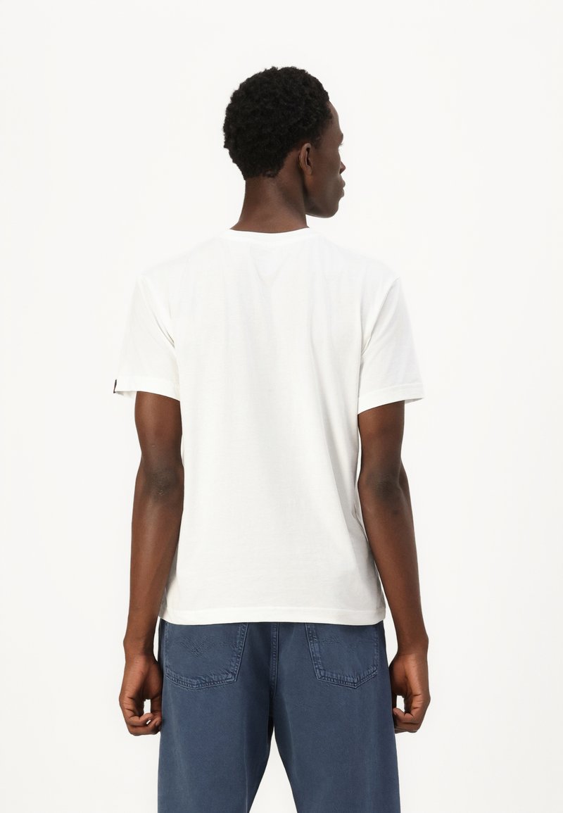 T-shirt en coton blanc à manches courtes, col rond et design uni. Présente une coupe décontractée et une texture douce.