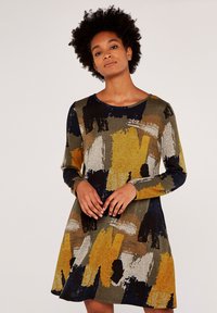Langärmliges Tunika-Kleid mit einer Mischung aus abstrakten Pinselstrichmustern in Gelb, Marineblau und Grau auf einem grünen Grund und runder Ausschnitt.