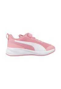 Scarpa sportiva rosa realizzata in mesh traspirante e materiali sintetici, con una striscia bianca laterale, suola a contrasto e cinturino in Velcro.