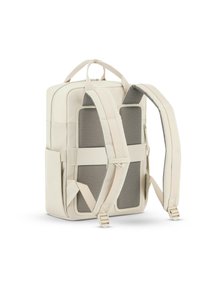 Sac à dos beige avec un extérieur lisse, des bretelles rembourrées et ajustables, et un panneau arrière texturé gris pour plus de confort. Deux poches latérales incluses.