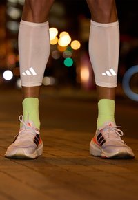 adidas Performance MIT KOMPRESSION - Leg sleeves - weiß