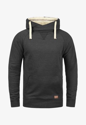 Anglies pilkos spalvos džemperis su aukštu kaklu, grietinėlės spalvos raišteliais, priekinė kišenė ir tekstūruotas fliso pamušalas. Yra gumburiais apdailinti rankogaliai ir apačia.