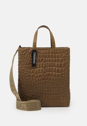 Liebeskind Paper Bag Tote Liebeskind Taschen Gold Croco Liebeskind Paper Bag Tote S Paper Bag Tasche Liebeskind Paper Bag Tote Liebeskind Taschen Gold Croco Liebeskind Paper Bag Tote S Paper Bag Tasche