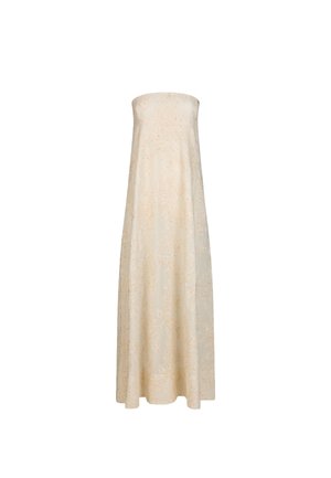 Vestido largo hasta el suelo sin tirantes en color crema con sutil bordado floral, corpiño ajustado y falda fluida.