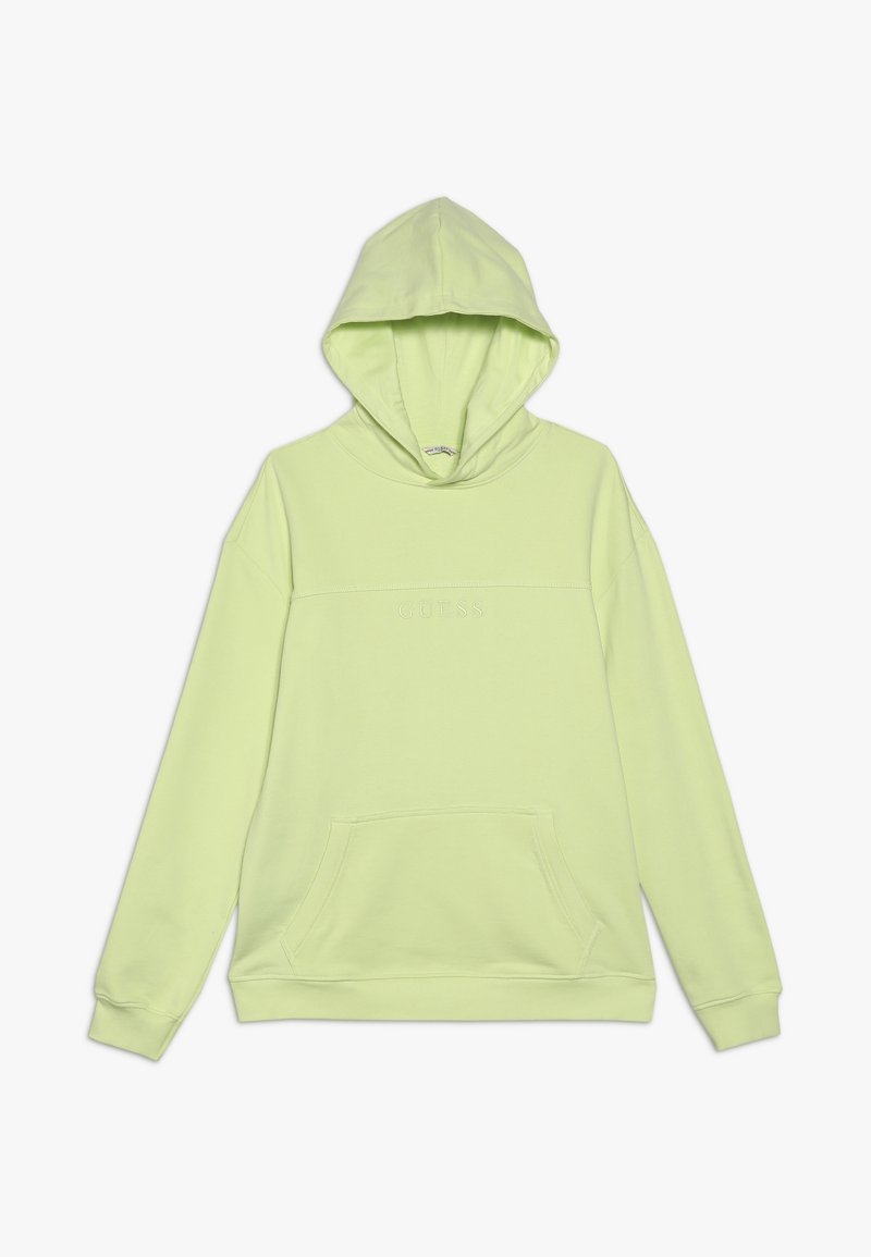 Sudadera con capucha verde claro con un bolsillo frontal, que presenta un logo grabado de "GUESS" y una textura de tela suave y lisa.