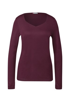 Haut bordeaux à manches longues avec décolleté en V, fabriqué à partir d'un tissu doux, présentant un design ajusté et une texture lisse sans motifs ni ornements.