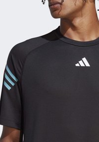 adidas Performance TRAIN ICONS STRIPES  - T-shirt con stampa - black