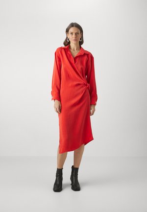 AERON ABBAS DRESS - Dienas kleita - scarlet