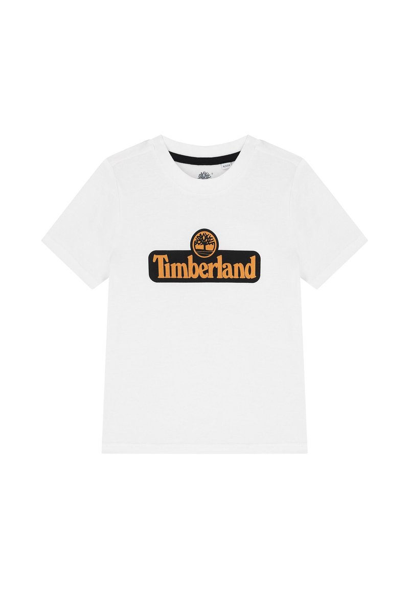 Witte kortekrawat t-shirt met ronde hals en een zwart en oranje Timberland-logo met boomembleem gecentreerd op de borst.