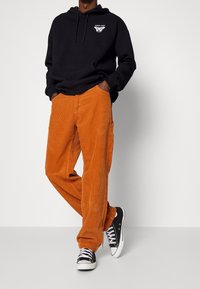 YOURTURN Jersey con capucha - black