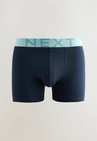 Námornícky modré mužské boxerky s svetlomodrým elastickým pásom, na ktorom sú veľkými písmenami napísané slová "NEXT".