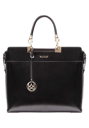 Borsa a mano in pelle nera con design strutturato, manici superiori, dettagli in metallo dorato e un ciondolo con logo. Chiusura con zip e cuciture in rilievo.