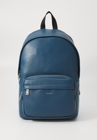 Seleccionado, moonlit ocean