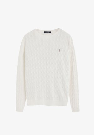 Witte kabelgebreide trui met lange mouwen, ronde hals, geribbelde manchetten en een klein polo-spelerlogo op de linkerborst.
