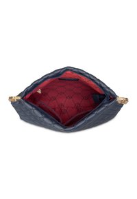 La handbag in pelle trapuntata blu navy con interni rossi e motivo geometrico. Presenta accessori in oro. Chiusura con cerniera e compartimenti interni.