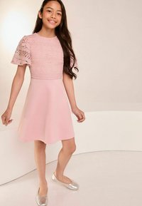 Lipsy FLUTTER SLEEVE - REGULAR FIT - Trikotāžas kleita - pink n
