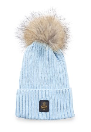Beanie lavorato a maglia di colore blu chiaro con orlo a coste risvoltato e un pompon di pelliccia sopra. Include una piccola etichetta nera sull'orlo.