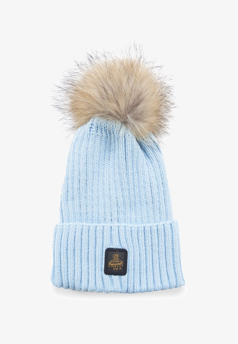 Beanie lavorato a maglia di colore blu chiaro con orlo a coste risvoltato e un pompon di pelliccia sopra. Include una piccola etichetta nera sull'orlo.