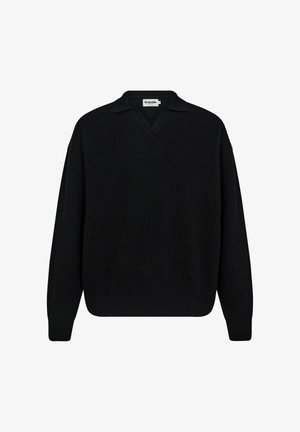 Svart ribbad stickad tröja med V-hals och kort krage. Långa ärmar och avslappnad passform. Mjuk textur med en solid färg genomgående.