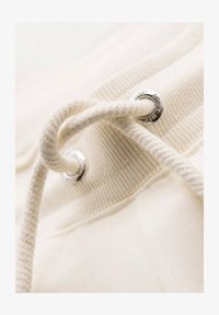 Sélectionné, cream