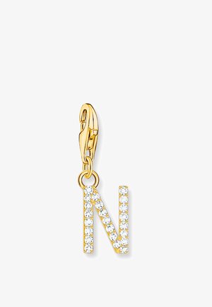 Goldener Anhänger mit Verschluss und dem Buchstaben N, bedeckt mit kleinen klaren Kristallen, zum Befestigen an Armbändern oder Halsketten.