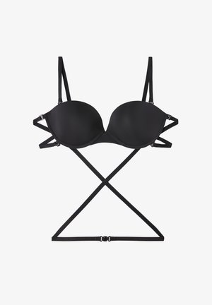 Sujetador negro con copas moldeadas, tirantes ajustables y un diseño entrecruzado en la parte de atrás. Fabricado con material suave y detalles de metal.
