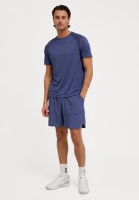 Hummel COURT LIGHT WEIGHT  - T-shirt till träning - blue indigo