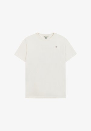 Maglietta semplice a maniche corte di colore bianco sporco con scollatura rotonda e piccolo logo grigio a forma di albero sul petto a sinistra.