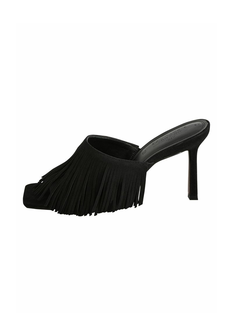 Mules à talons hauts en suède noir avec un design à bout carré, présentant des accents frangés le long de la tige. Texture lisse et silhouette épurée.