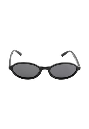 Schwarze, oval geformte Sonnenbrille mit dünnen Bügeln und dunkel getönten Gläsern auf weißem Hintergrund.