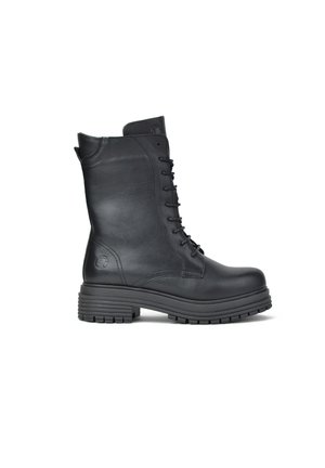 Botas de cuero negro con cordones, con un caña alta, suela de goma resistente, puntera reforzada y un detalle sutil del logo en el lado.