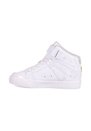 Hvid højtop sneaker med paisley-mønster, snørebånd foran og ankelrem på en ens hvid baggrund.