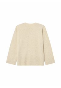 Maglione beige lavorato a maglia con una forma squadrata, scollo rotondo e maniche lunghe. Presenta orli e polsini a costine, una texture morbida e un design senza cuciture.
