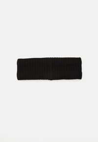 Bandeau en laine tricoté noir posé à plat sur une surface blanche, montrant une texture côtelée.