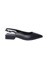 Scarpa slingback nera con punta affusolata, tacco basso a blocco e texture in pelle liscia. Presenta una cinghia alla caviglia regolabile e un design minimalista.