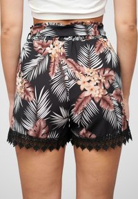 Cloud 5ive BORDÜRE - Short - black white