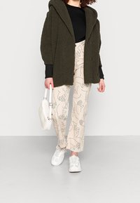 Noisy May Kort kappa / rock - dark green