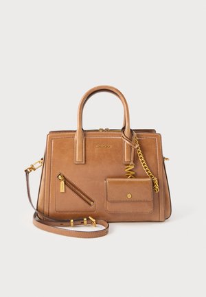 Τσάντα ώμου Michael Kors από δέρμα σε χρώμα ταμπά με δύο χερούλια, αποσπώμενο λουρί ώμου, μπροστινή τσέπη με φερμουάρ και μικρό προσαρτημένο πορτοφόλι με χρυσή αλυσίδα.