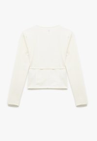 Langeærmet, cropped top i off-white. Glat, blødt stof med en rund halsudskæring og en syningdetalje ved taljen. Minimalistisk design, ingen mønstre.