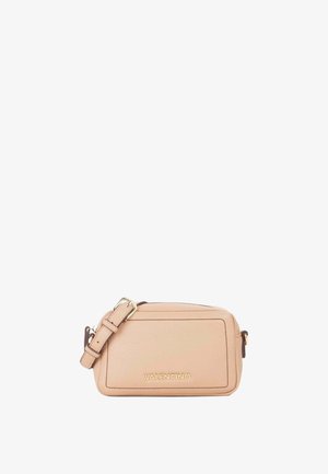 Bolso bandolera rectangular de cuero beige de Valentino con correa ajustable y logotipo dorado en el bolsillo frontal.