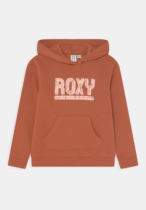 Sweat à capuche couleur rouille avec poche kangourou à l'avant et texte "ROXY" imprimé en blanc et rose vieilli sur la poitrine.