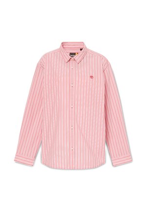 Pitkähihainen napillinen paita, jossa on vaaleanpunaisia ja valkoisia pystysuoria raitoja ja Timberland-logo vasemmassa rinnassa.