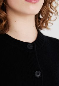 GAP CASHSOFT CREW CARDI - Kardiganas - black