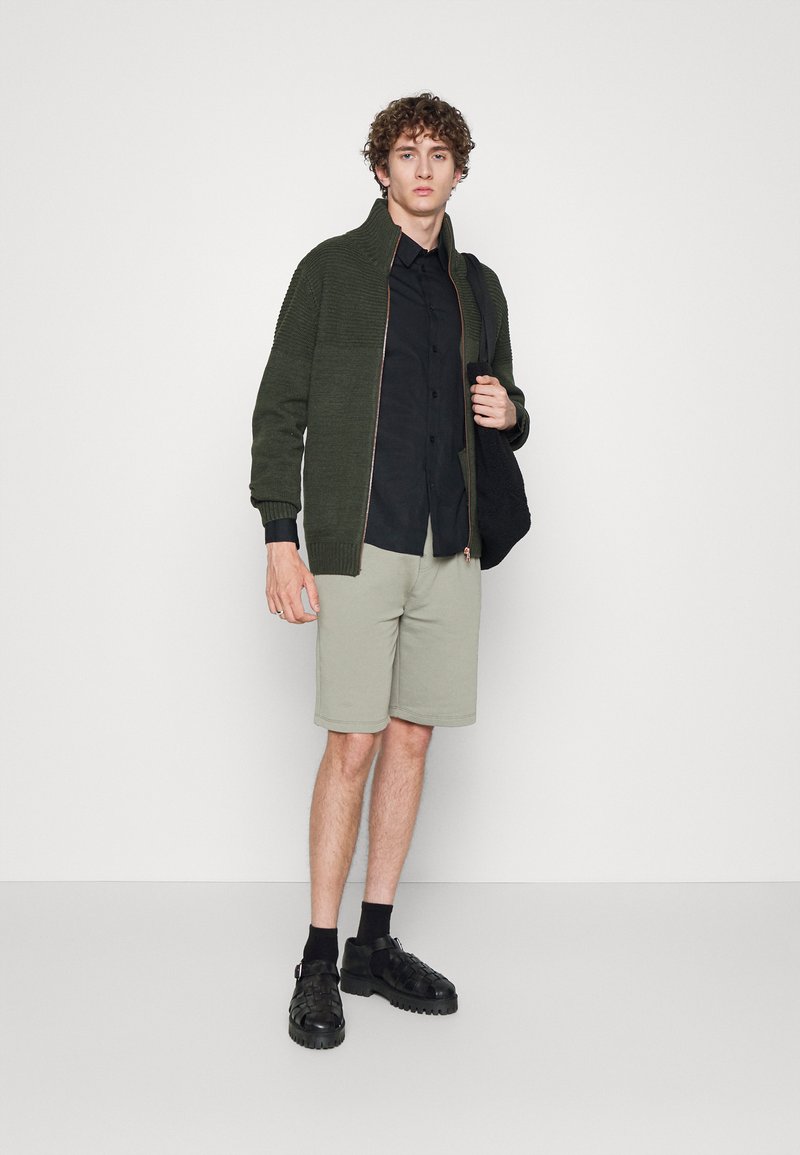 Herren Trainingsanzüge | Marc O'Polo DENIM FRONT POCKETS BACK POCKET LOGO Shorts mensa/dunkelgrün - EF11673 Herren Trainingsanzüge | Marc O'Polo DENIM FRONT POCKETS BACK POCKET LOGO Shorts mensa/dunkelgrün - EF11673