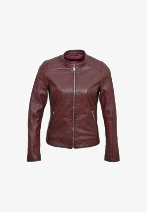 Chaqueta de cuero burdeos con cierre de cremallera, acentos acanalados en los hombros, dos bolsillos laterales con cremallera y un acabado suave. Diseño ajustado.