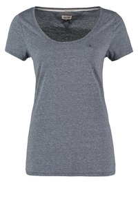 Dame T-shirt i grå med korte ærmer, rund halsudskæring og lille Tommy Hilfiger-logo på brystet.